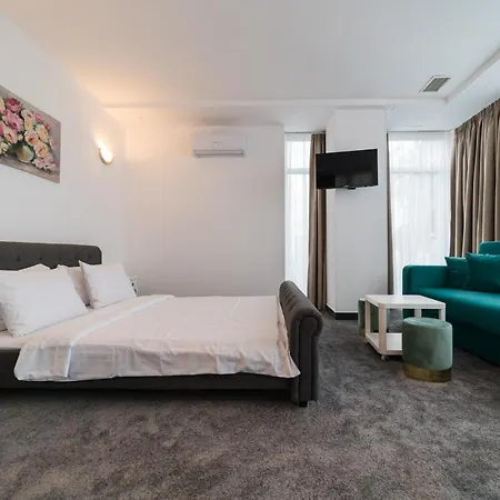 Avenue Palm Aparthotel 4*