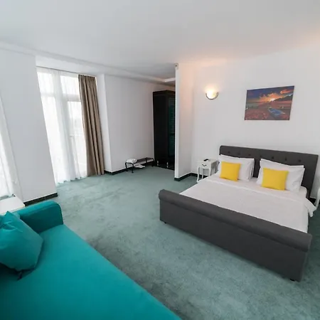 Avenue Palm Aparthotel