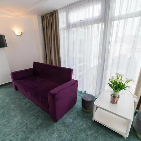 Avenue Palm Aparthotel