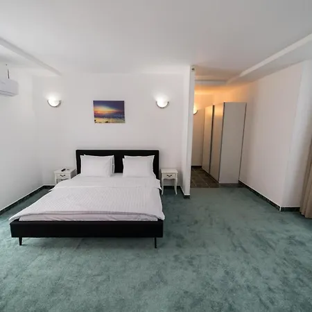Avenue Palm Aparthotel 4*