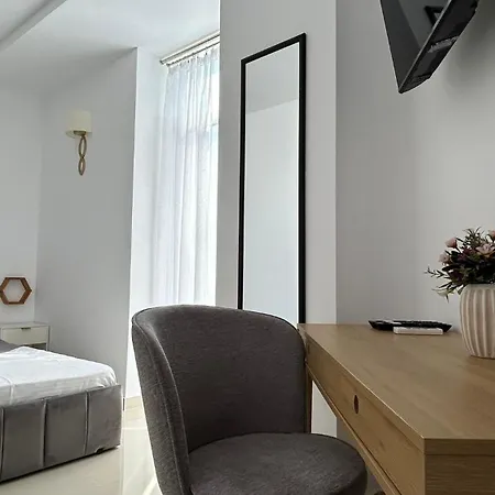 Avenue Palm Aparthotel