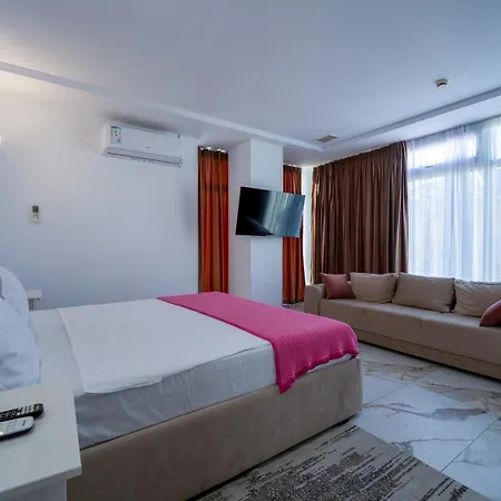 Avenue Palm Aparthotel 4*