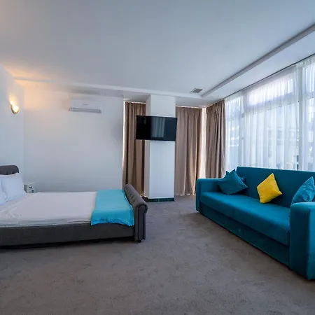 Avenue Palm Aparthotel 4*