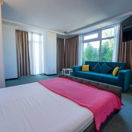 Avenue Palm Aparthotel 4*